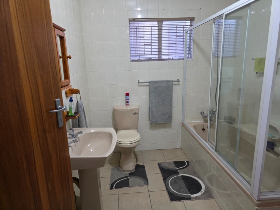4 Bedroom Property for Sale in Heuwelsig Free State